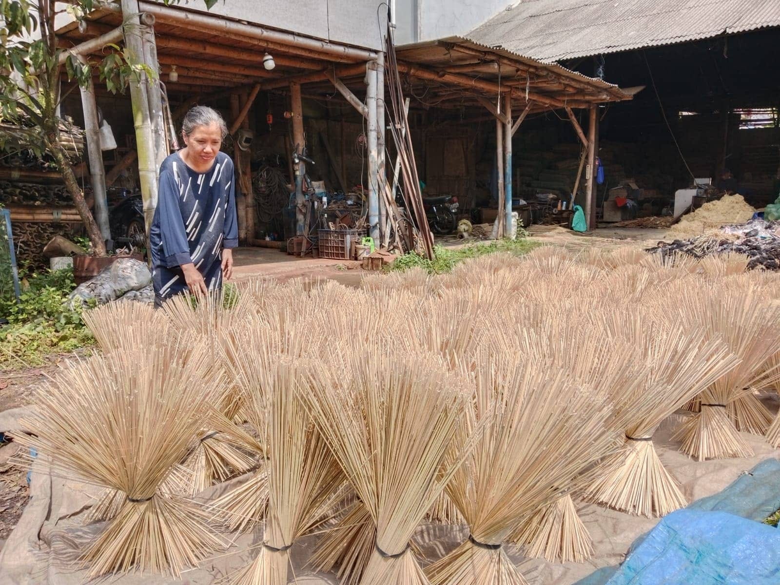 Jelang Iduladha: Perajin Tusuk Sate Tasikmalaya Banjir Pesanan tapi Terbatas Produksi