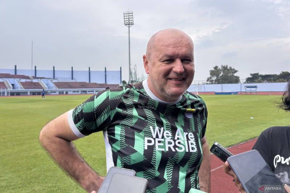 Jelang Persib vs Persijap: Bojan Hodak Minta Pemain Abaikan Euforia Juara
