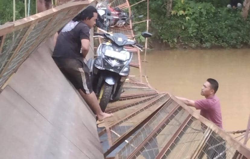 Jembatan Gantung Putus di Sukabumi: 5 Warga Termasuk Balita Terjatuh