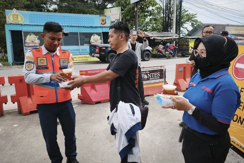 Peduli Nataru: Jurnalis Garut Salurkan Apresiasi untuk Petugas Keamanan