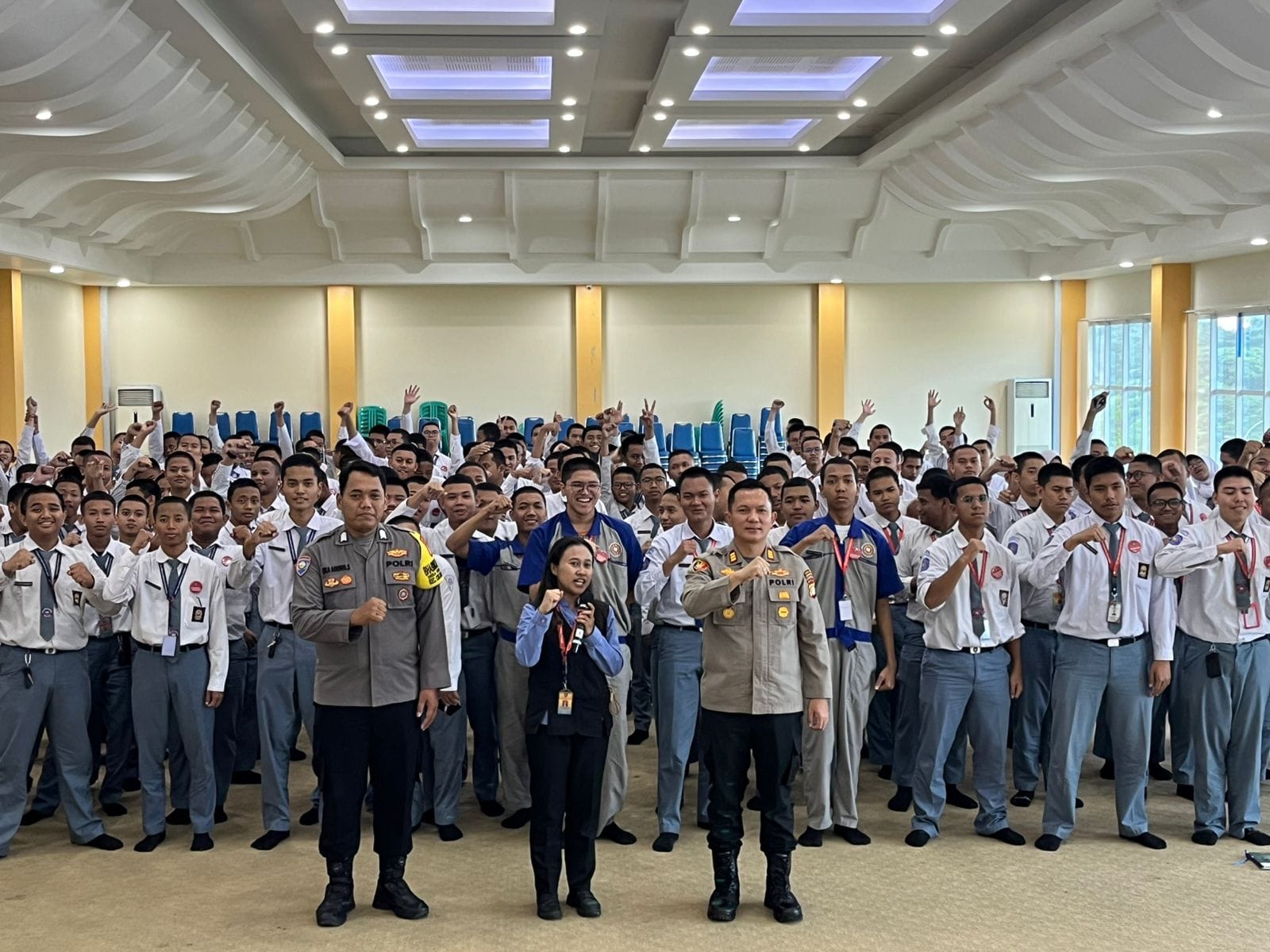 Kapolsek Cikarang Pusat Gelar Police Goes to School di SMK Ananda Mitra Industri Deltamas