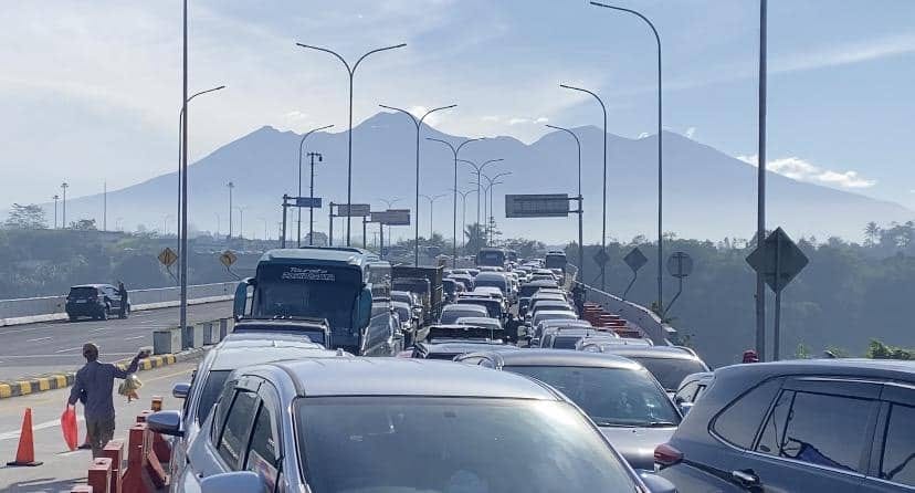 Kemacetan Mengular di Sukabumi: GT Parungkuda dan Tol Bocimi Pasca Lebaran 2026