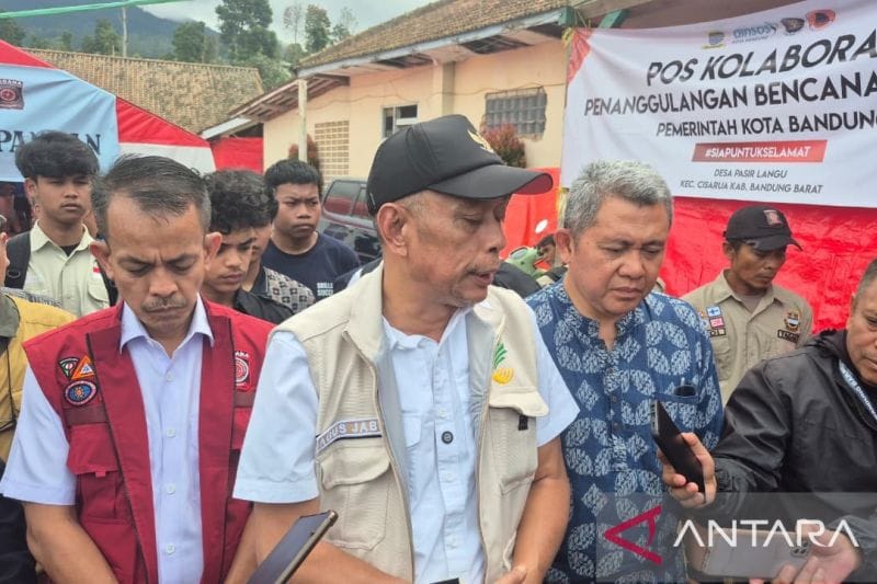 Kemensos menyalurkan santunan kepada 23 ahli waris korban longsor Cisarua
