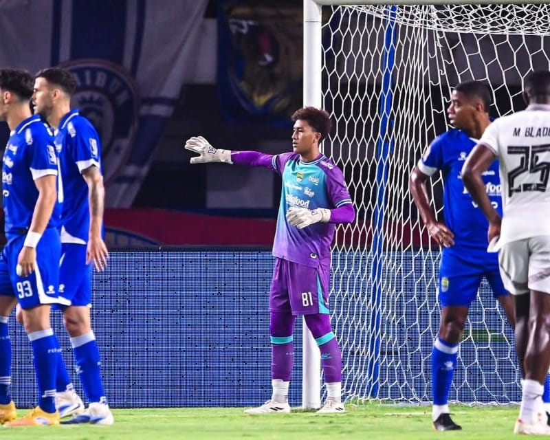 Kiper Persib Fitrah Maulana: Peluang Juara Tetap Besar meski Kekurangan Gol vs Arema FC