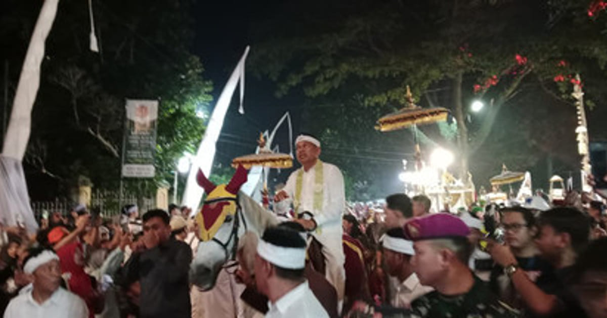 Kirab Budaya Tatar Sunda Cianjur: KDM Naik Kuda, Ribuan Warga Hadir