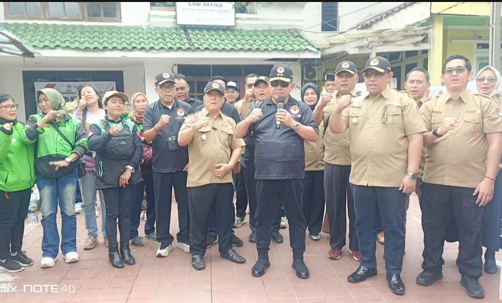 KKO Merah Putih Gelar Sembako Murah & Makan Bersama Driver Ojek Online di Toko Barunya.