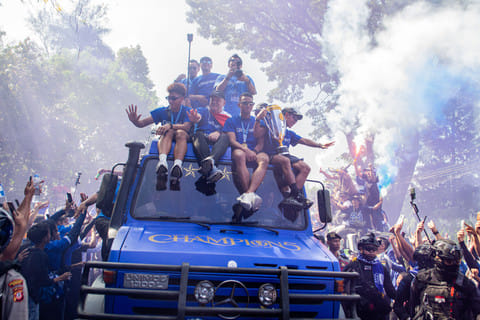 Konvoi Kemenangan Persib: Ribuan Warga Bandung Rayak Hattrick Juara