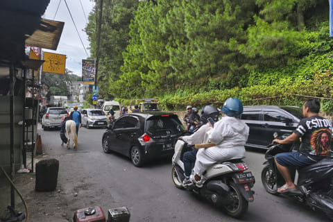 H+1 Natal 2024: Dago Bandung Macet Parah? Ini Update Lalu Lintas Terkini!