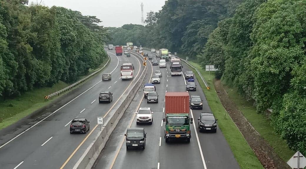 Libur Isra Mi'raj: Mobil Pribadi Rajai Tol Menuju Bandung, Siaga Macet Akhir Pekan