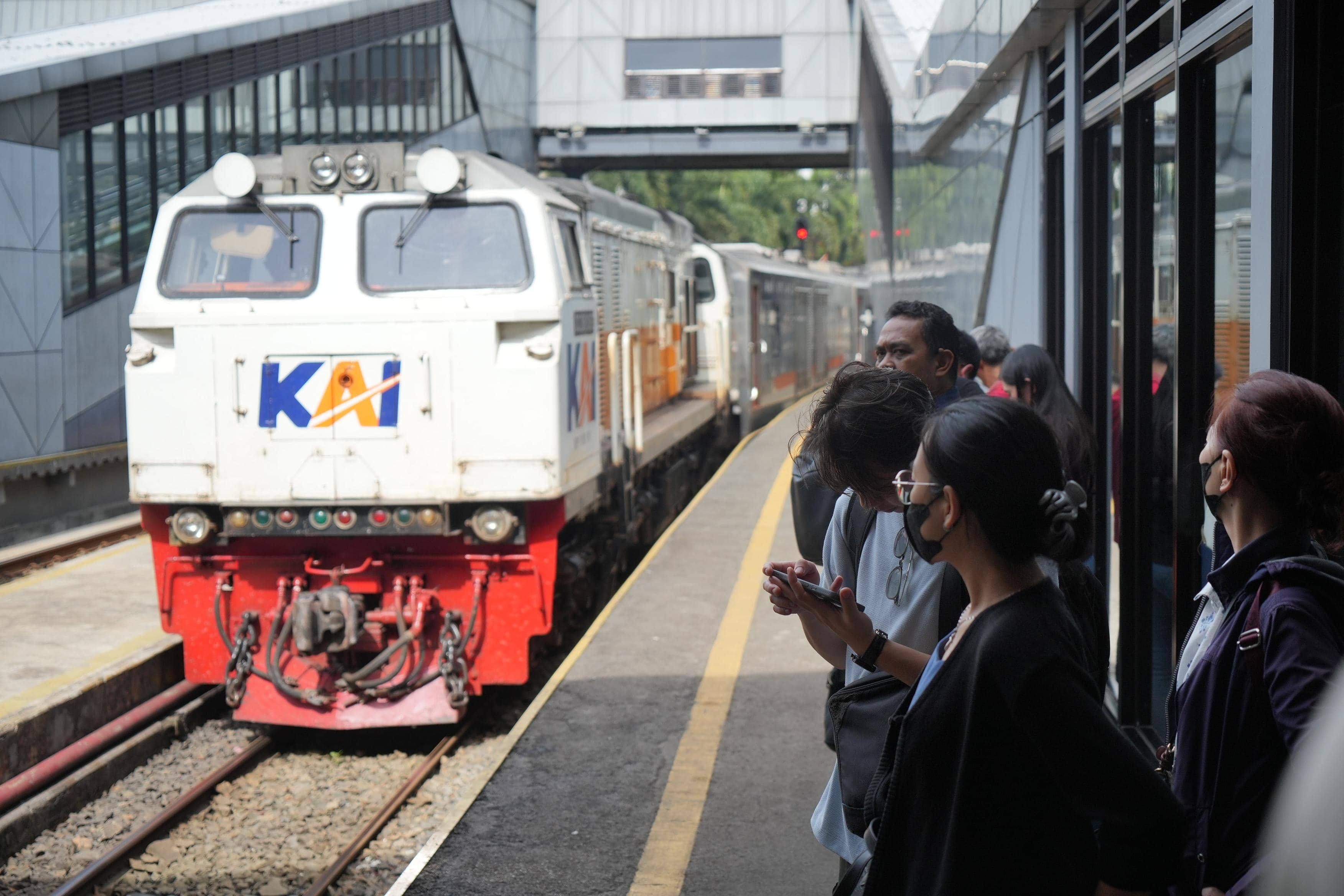 Longsor Jalur Maswati Sasaksaat Bandung: KAI Target Selesai 5 Jam