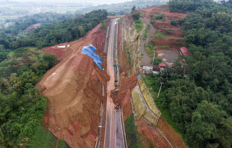 Longsor Jatigede: Jalur Sumedang-Majalengka Ditutup Total