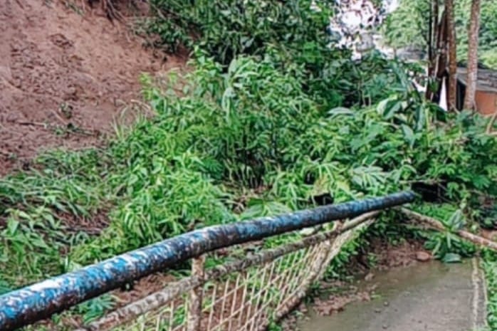 Longsor Tutup Sementara Wisata Curug Malela Bandung Barat