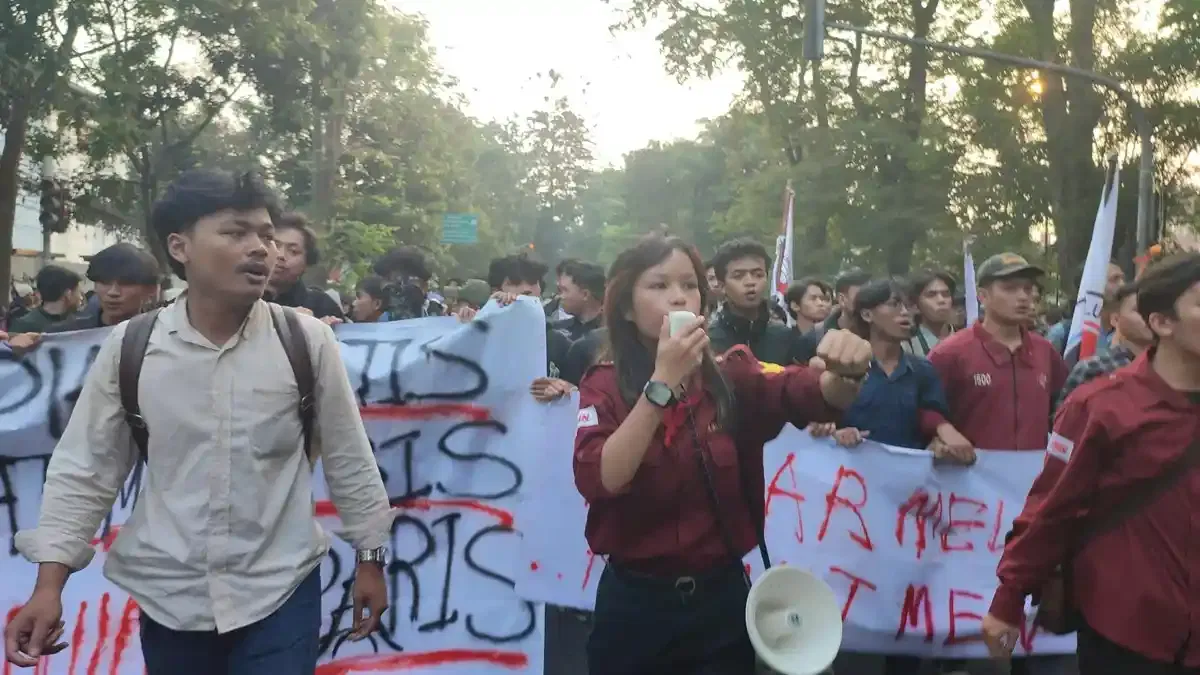 Mahasiswa Bandung Raya Gelar Aksi Damai Protes Kebijakan Pemerintah