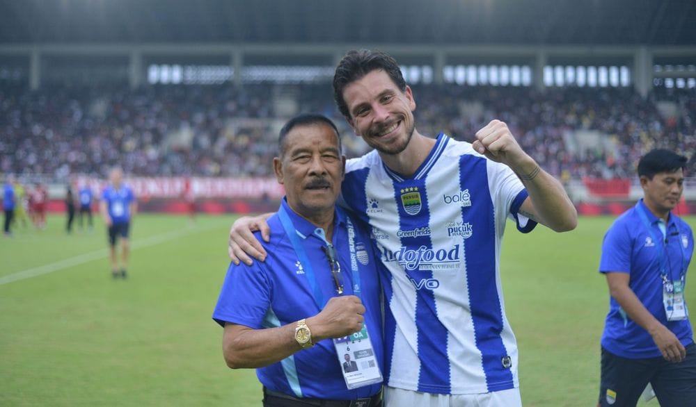 Manajer Persib Bandung Tekankan Fokus Setelah Kemenangan 5-0 atas Madura United