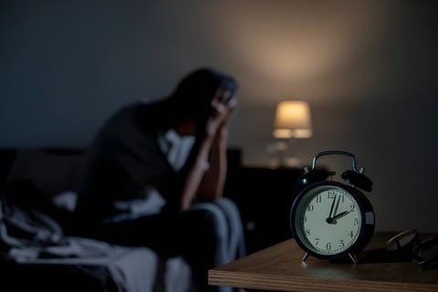 Mengapa Bangun Tidur Tetap Lelah? Penyebab, Tanda Kesehatan dan Solusi