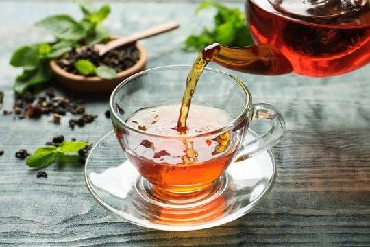 Bukan Cuma Kebiasaan: Ini Filosofi Teh Tawar di Budaya Sunda