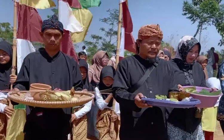 Mengkong Hujan: Tradisi Unik KBB Jaga Harmoni Alam di Bojongkoneng