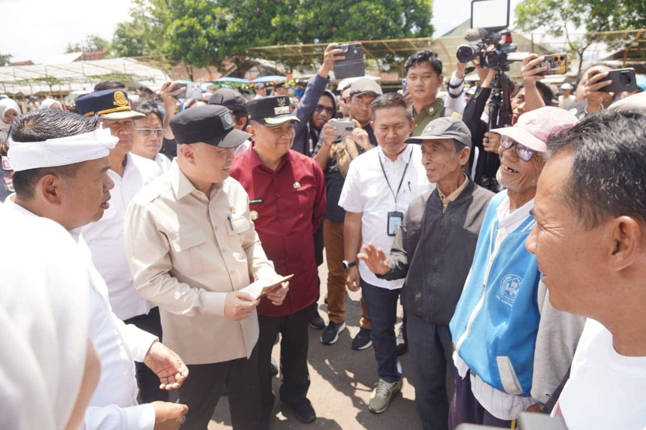 Menhub dan Gubernur Jabar Tinjau Mudik Garut, Bagi Kompensasi