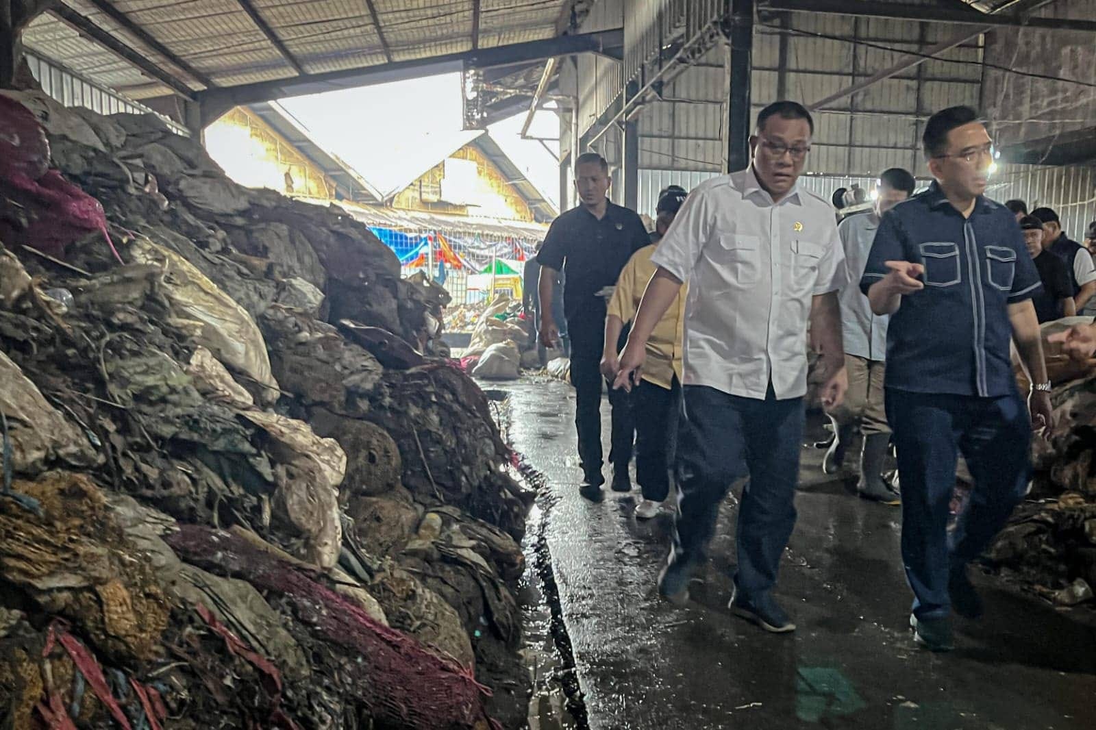 Menteri LH Apresiasi Pengelolaan Sampah di Pasar Caringin Bandung