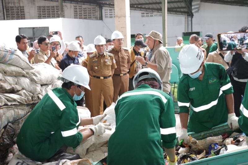 Merangkai Solusi Lingkungan: Ambisi Cimahi Kelola 250 Ton Sampah Mandiri demi Masa Depan Berkelanjutan