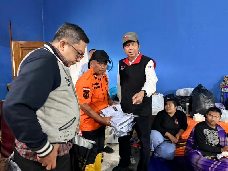 OJK dan FKIJK Jabar Salurkan Bantuan dan Siapkan Pemulihan Lahan Kritis Pascabencana di Cisarua