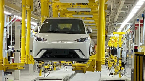 Pabrik BYD Subang Beroperasi: Menyingkap Dinamika Harga dan Strategi Mobil Listrik di Indonesia
