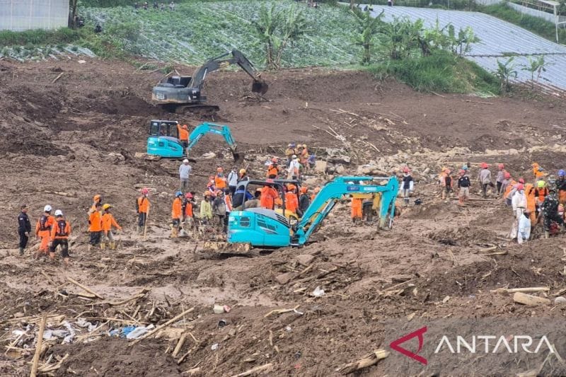 Pagi hari ini, SAR mengevakuasi empat kantong jenazah longsor Cisarua