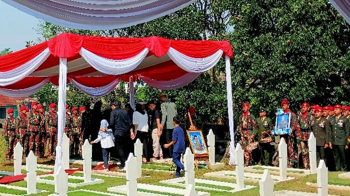 Pemakaman Mayor Zulmi di TMP Cikutra Bandung: Panglima TNI Puji Karier Gemilang