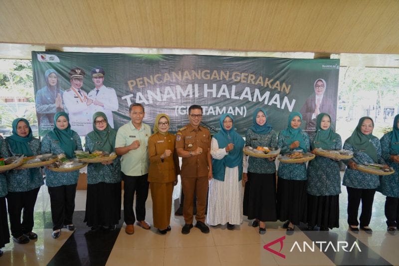 Gerakan Tanami Halaman: 28 Ribu Kader PKK Bandung Dorong Ekonomi Lokal 2024
