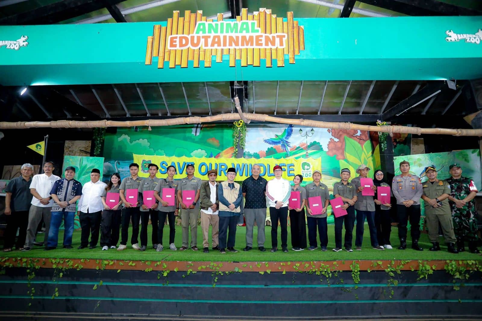 Pemkot Bandung Kontrak 121 Pekerja Zoo Bandung dengan Gaji Dijamin