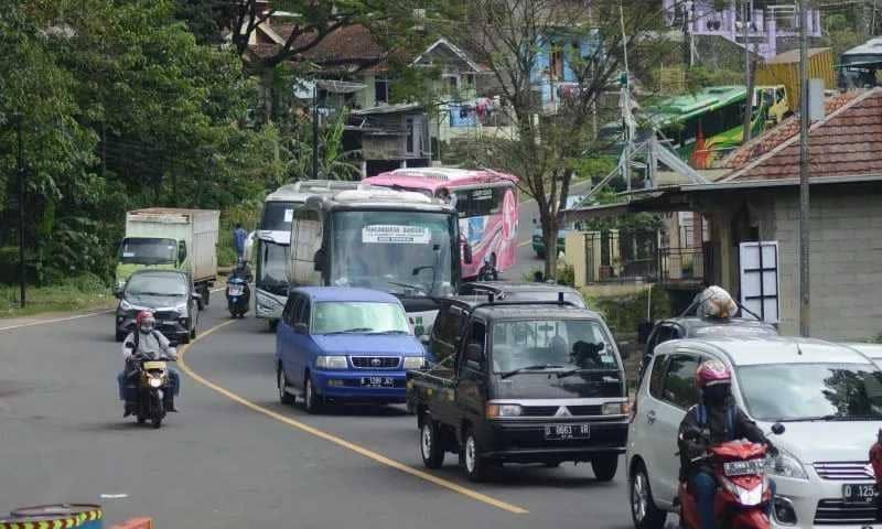 Pemudik Padati Jalur Nagreg, Puncak Arus Diprediksi Jumat H-1 Lebaran