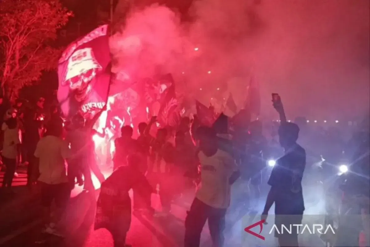 Pengamanan Humanis Perayaan Kemenangan Persib di Kota Cirebon