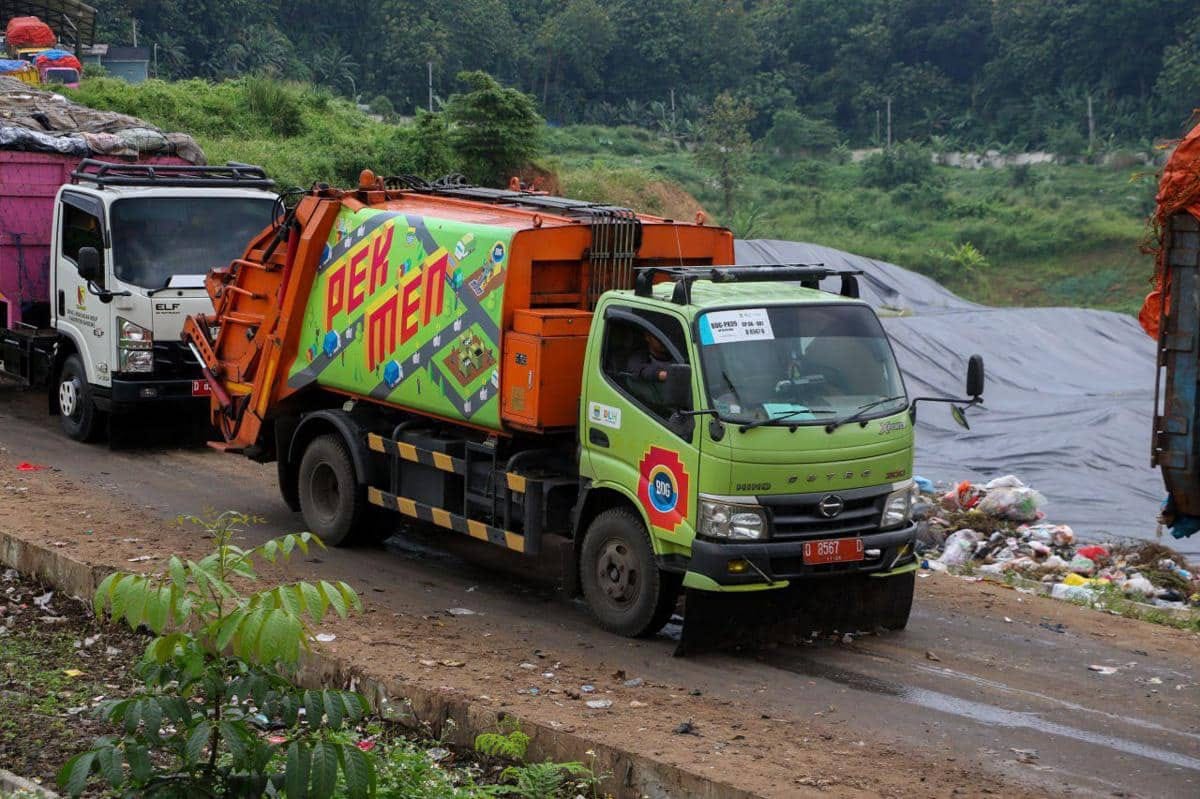 Pengangkutan Sampah ke TPA Sarimukti Kembali Usai Lebaran di Bandung