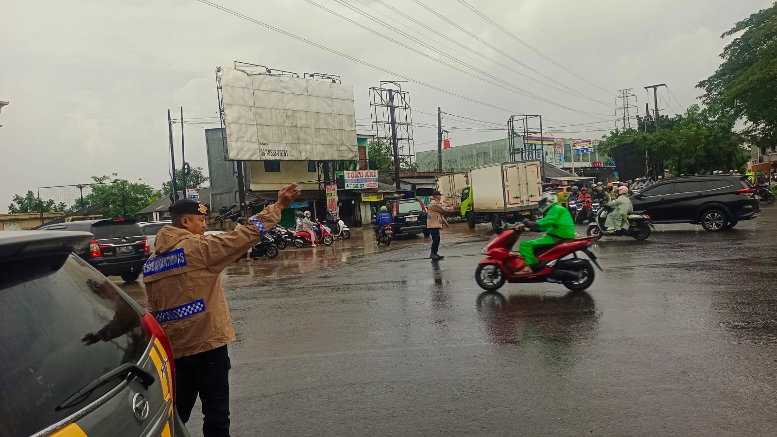 Pengaturan Lalu Lintas dan Kamtibmas Polsek Cikarang Pusat di Deltamas