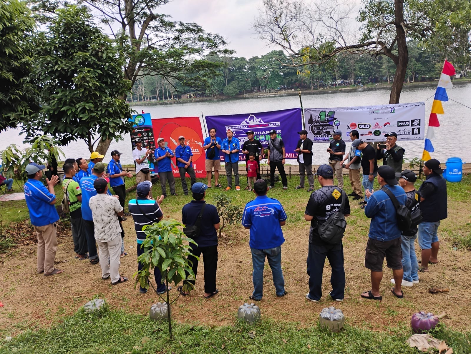 Penggemar Daihatsu Taruna Gelar Aksi Pelestarian di Situ Cikaret