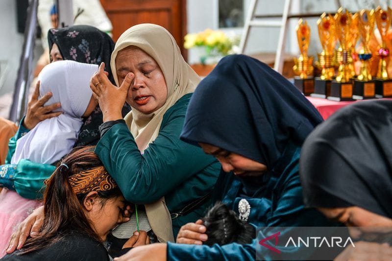 Momen Haru: Tradisi Sungkeman Ibu-Anak di Bandung | Hari Ibu 2025