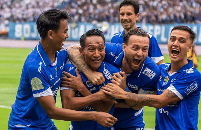 Persib Bandung Menang 3-0 atas Persik, Tetap di Puncak Klasemen Liga 1 2025/26