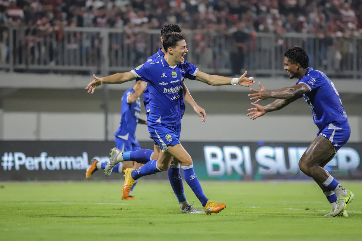 Persib Bandung Menang 5-0 Madura United, Tetap di Puncak Klasemen Liga