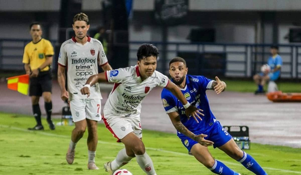Persib Bandung Pisahkan Layvin Kurzawa, Siap Cari Bek Sayap Pengganti