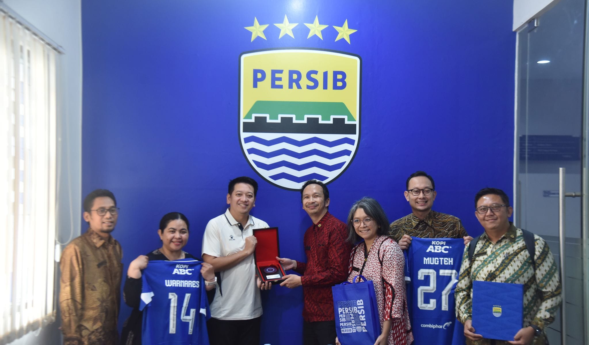 PERSIB Bandung Terima Kunjungan Diplomat Kemlu: Sinergi Olahraga dan Diplomasi Modern