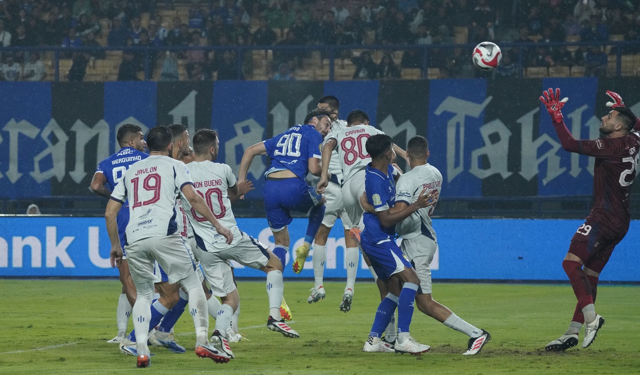 PERSIB Menang 1-0 Atas Persita di Bandung: Balas Kekalahan dan Tetap Puncak Klasemen