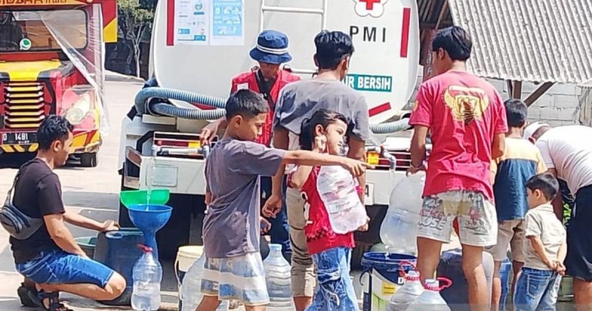 PMI Cianjur Salurkan 175 Ribu Liter Air Bersih ke Puskesmas dan Ponpes Selama Kemarau