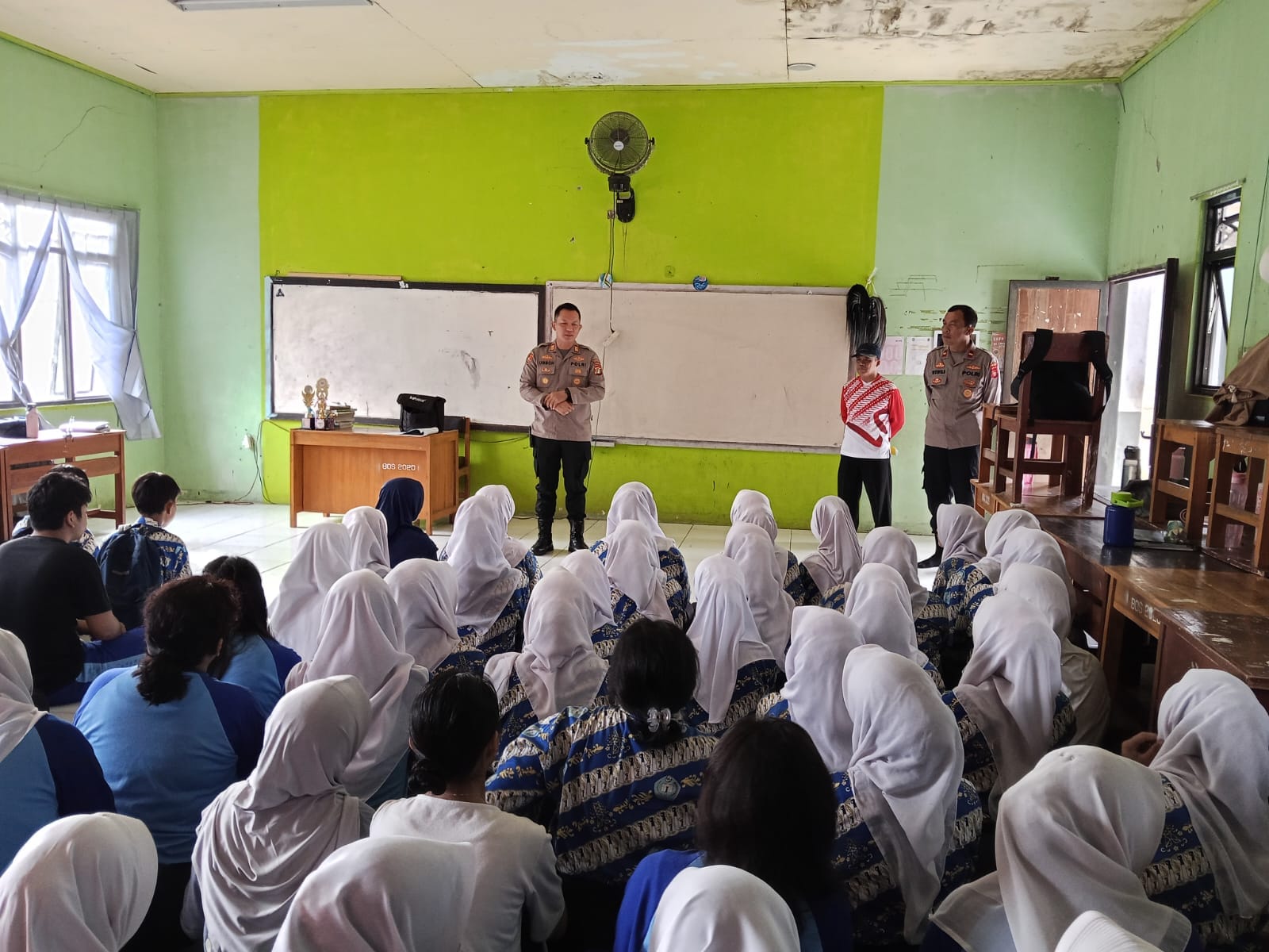 Police Goes to School Cikarang: Edukasi Hukum & Disiplin Pelajar SMA