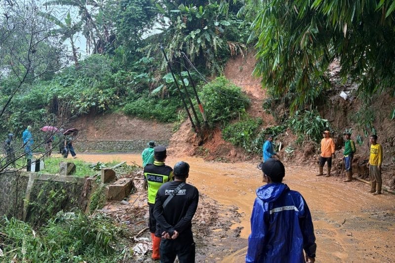 Update: Akses Jalur Selatan Banjarwangi Garut Pulih Pasca-Longsor