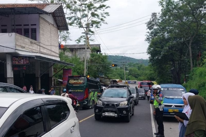 Garut Siaga! Polres Terapkan One Way Antisipasi Lonjakan Natal 2024