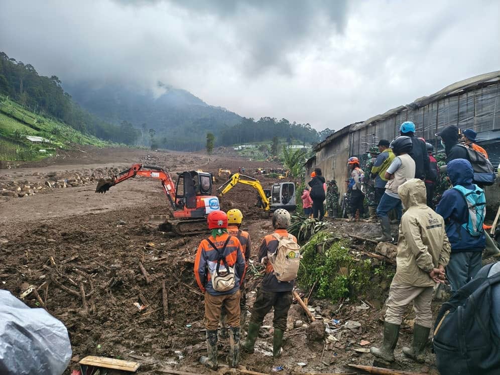 Pompa Bertekanan Tinggi Jadi Andalan Diskarmatan Kota Bandung Bantu Cari Korban Longsor Cisarua