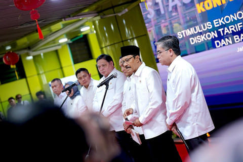 Populer: ASN Dapat Jatah 5 Hari WFA saat Lebaran; Bayar Utang Whoosh Pakai APBN