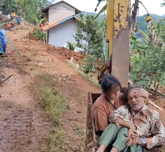 Heboh KBB: Kisah Abah Dalang Diangkut Ekskavator Viral, Ada Apa?