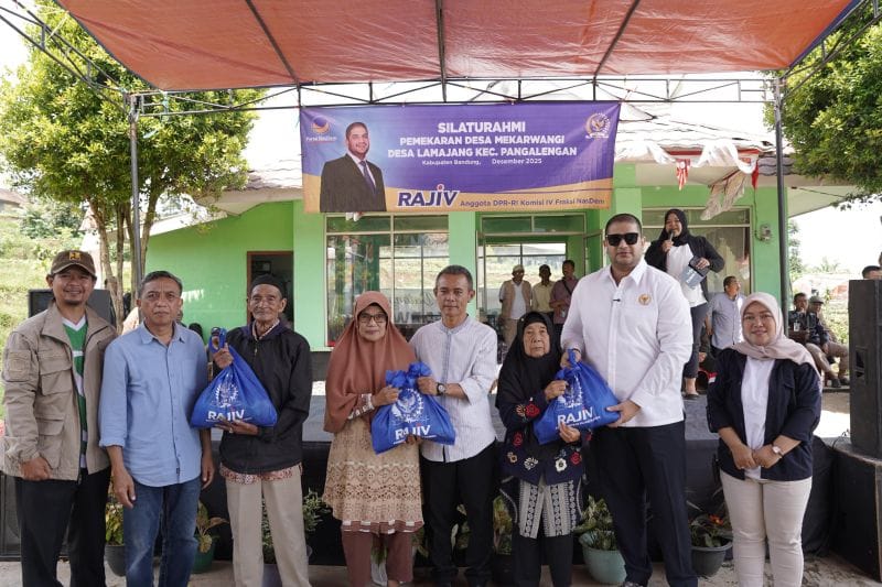 Rajiv Tebar 10 Ribu Sembako: Dukungan Nyata DPR RI untuk Warga Bandung Raya 2024