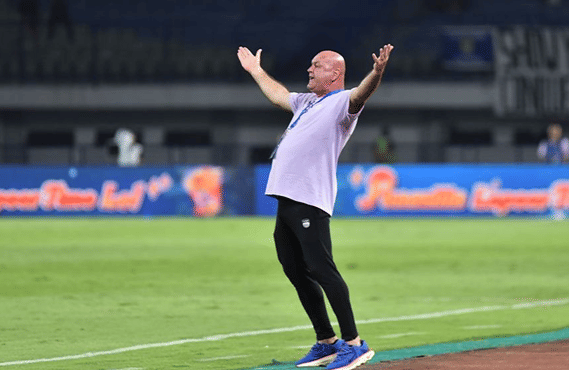 Rekor Kandang Persib Bandung Ini: Bojan Hodak Ungkap Faktor Utama